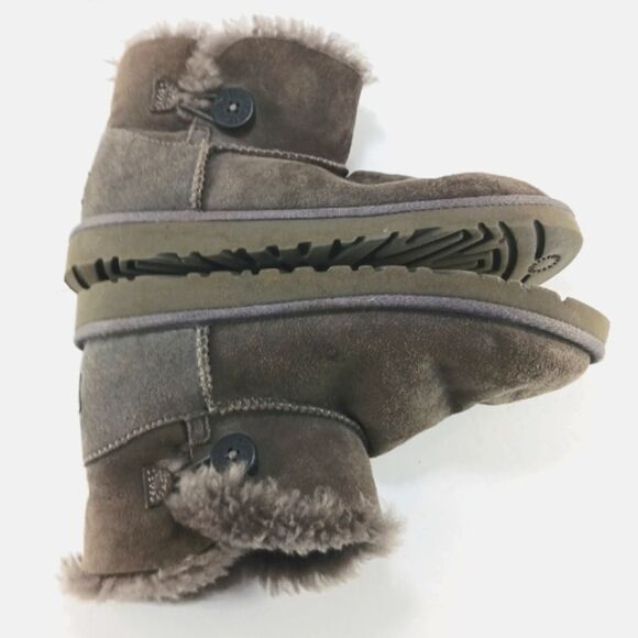 UGG Mini Bailey Button II Sheepskin Boots Booties in Grey. Woman's 5 - Picture 15 of 15